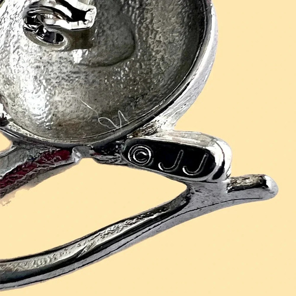 Vintage Signed JJ Silvertone/ Matte Blind Mouse Brooch/Pin.  Big mouse eyes - Picture 3 of 5